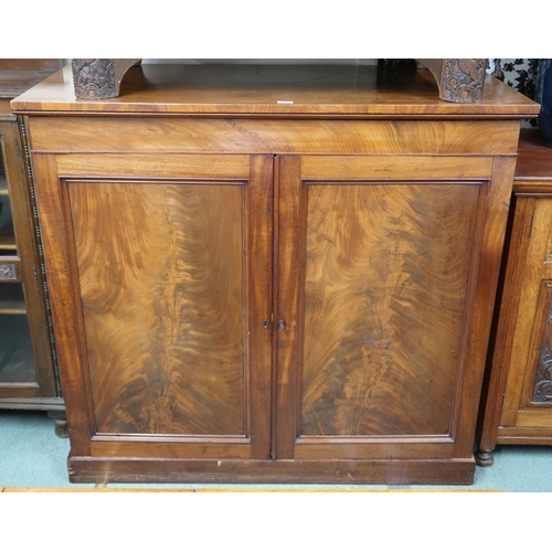 28 - A Victorian mahogany linen press with pair of panel doors concealing drawers on plinth base, 118cm h... 