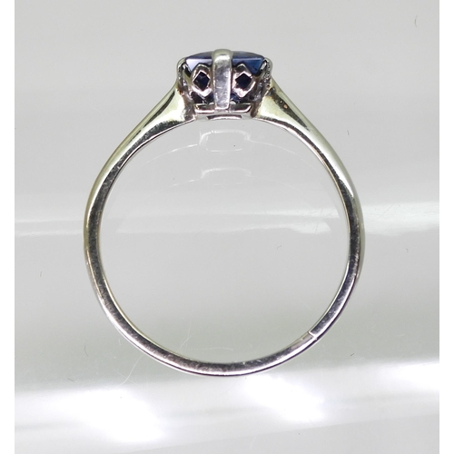 723 - An 18c white gold, square sapphire solitaire ring, approx 5.2mm x 5.4mm x 3.1mm. Finger size L, weig... 