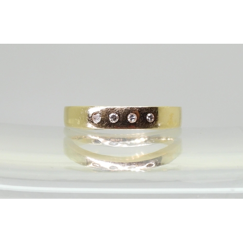 724 - An 18k band ring set with four brilliant cut diamond accents, of approx 0.06cts in total. Finger siz... 