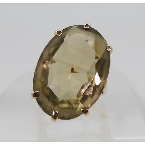 812 - A large smoky quartz ring in a yellow metal mount, stamped with the makers mark SRP, finger size P, ... 