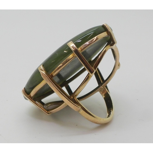 814 - A 9ct gold mounted very large green hardstone statement ring, approx size of the stone 4cm x 3cm, fi... 