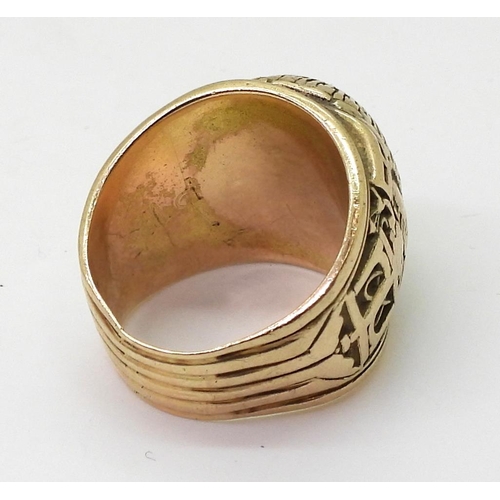 818 - A 10k gold American college ring, for the New York Institute of Technology, circa 1976 set with a re... 