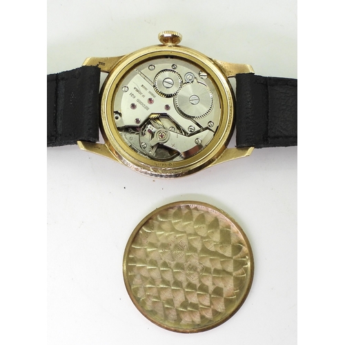 825 - A 9ct gold Record De Luxe, gents wristwatch with black leather strap, diameter of the dial 3.3cm, we... 