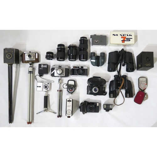 418 - A mixed lot of cameras, associated accessories and binoculars, to include Seriesi Sunagor MC Close F... 