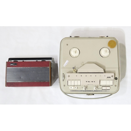 419 - A Grundig TK-41 reel-to-reel tape recorder and a Roberts R606 transistor radio