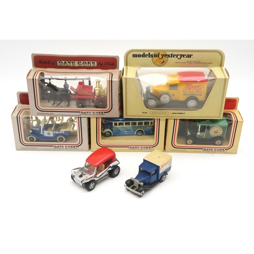 453 - A collection of boxed die-cast model vehicles, largely the Lledo Days Gone series, together with a 1... 