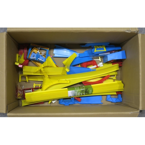 457 - A boxed Matchbox Streak-A-Round S-900 set, Superfast SF-1 Speed Set, TA-6 Catapult Pass, TA-17 Slips... 