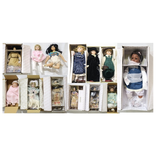 476 - A collection of boxed dolls by the Ashton-Drake Galleries, Leonardo Collection and Hamilton Collecti... 