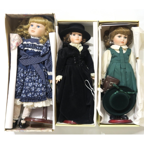 476 - A collection of boxed dolls by the Ashton-Drake Galleries, Leonardo Collection and Hamilton Collecti... 