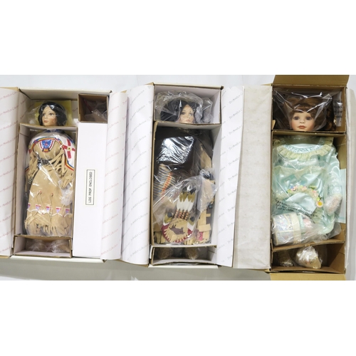 476 - A collection of boxed dolls by the Ashton-Drake Galleries, Leonardo Collection and Hamilton Collecti... 