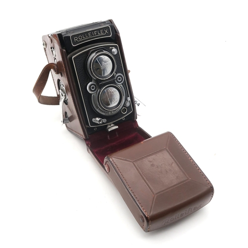 483A - A Francke & Heidecke Rolleiflex twin lens reflex camera, serial no. 1423665