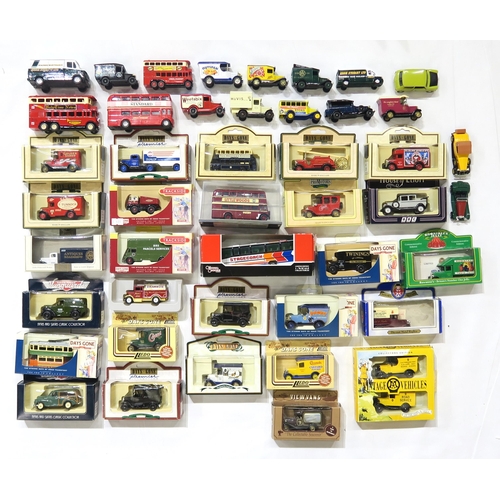 487 - A mixed assortment of boxed model vehicles, to include the Vanguards, Original Omnibus, Days Gone: B... 