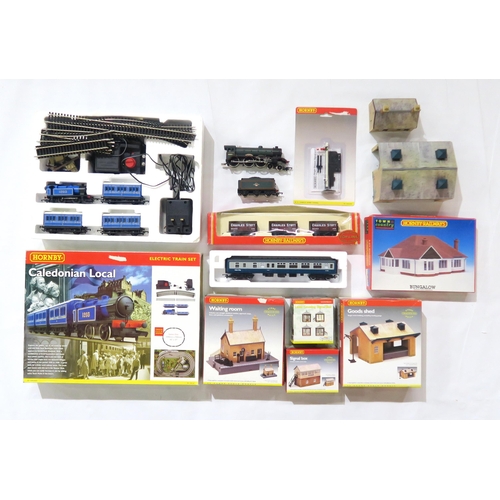 488 - A Hornby 00-gauge R1016 Caledonian Local electric model train set, R.6005 3 Plank Wagons Charles Sco... 