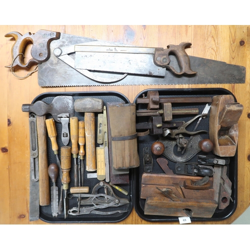 69 - A mixed lot of assorted woodworking tools to include saws, marking gauges, assorted sized/style wood... 