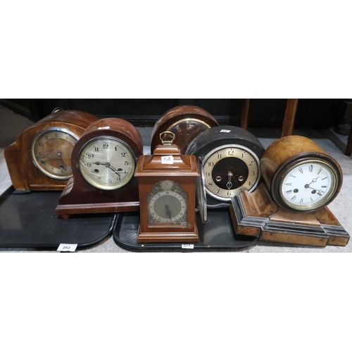 202 - A collection of assorted mantle clocks