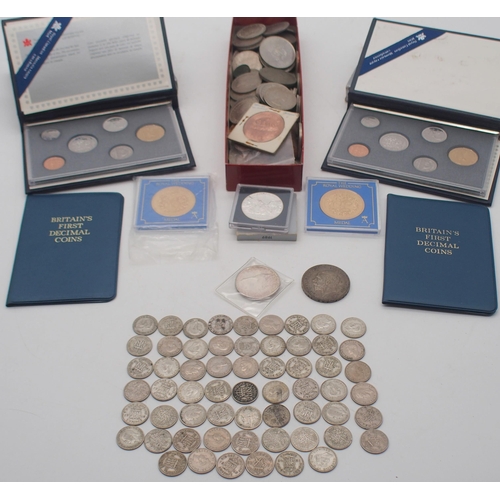 413 - A lot of coins comprising a George V crown 1935, Canadian dollar 1967, Elizabeth II crowns, the... 