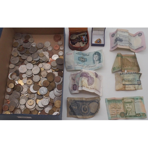 443 - a lot of mixed international coins and banknotes