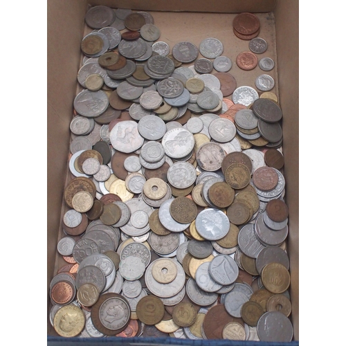 443 - a lot of mixed international coins and banknotes