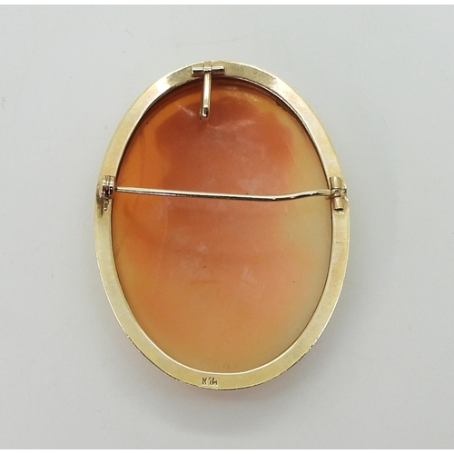 722 - A large shell cameo, in a 14k pendant brooch mount, dimensions 5cm x 3.8cm, weight 9.2gms