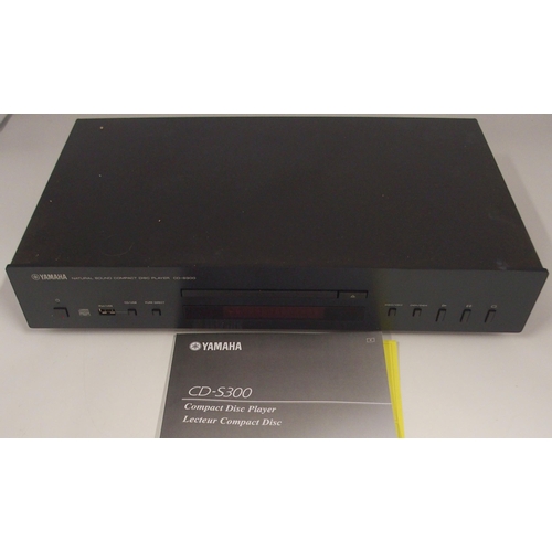 447 - YAMAHA CD S300 compact disc player (af)