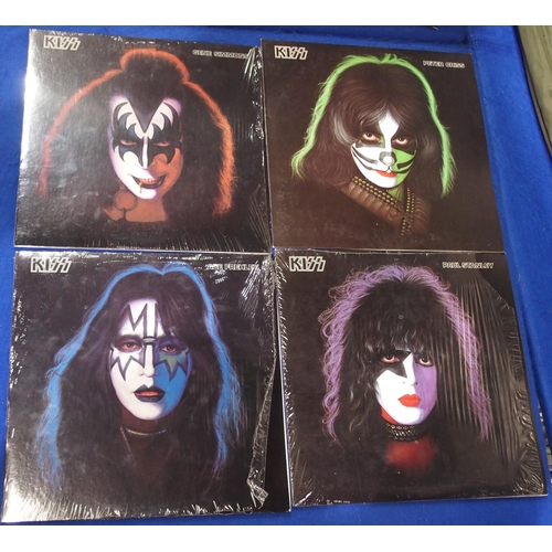 541 - KISS VINYL LP RECORDS AND MEMORABILLIA a collection of 19 vinyl LP's with Hotter Than Hell NBLP 7006... 