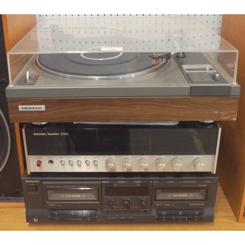 544 - Pioneer Automatic Return Stereo Turntable PL-115D together with a harman/Kardon 330C stereo amplifie... 