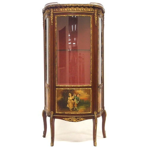 2037 - AN EARLY 20TH CENTURY LOUIS XV STYLE BRASS ORMOLU MOUNTED VITRINE DISPLAY CABINET with galleried mar... 