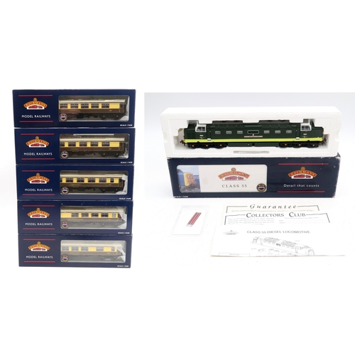 318 - Bachmann Branch-Line Model Railways: a boxed 1:76/00-gauge Class 55 Deltic D9004 