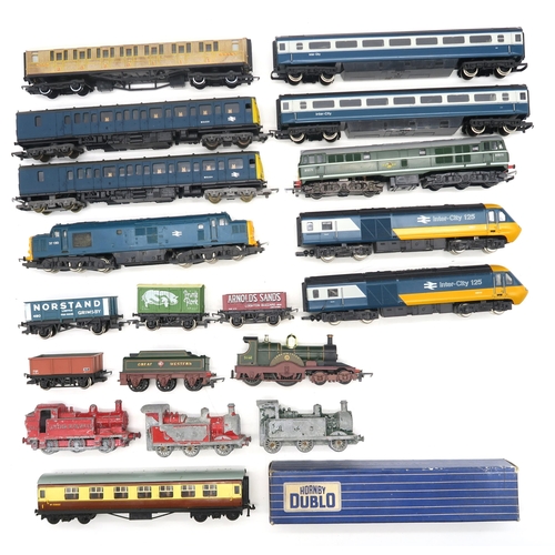 321 - A selection of mixed Hornby and Tri-ang 00-gauge model railway locomotives, stock and accessories, t... 