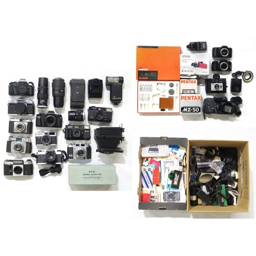 345 - Mixed vintage cameras and related equipment, including a Pentax P30 camera fitted with an SMC Pentax... 