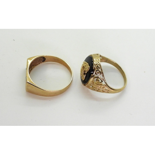 735 - A 9ct gold onyx and lion signet ring size O1/2, together with a 9ct gold 'Dearest' ring, size V, wei... 