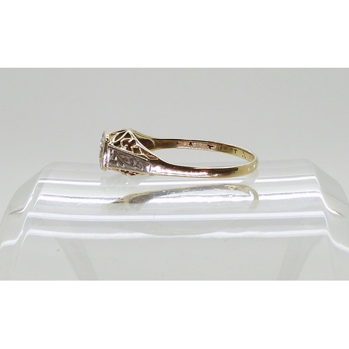 769 - An 18ct gold American style filigree solitaire diamond ring, set with estimated approx 0.20cts brill... 