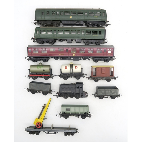 300B - A lot of various model railway station models, rolling stock, track etc