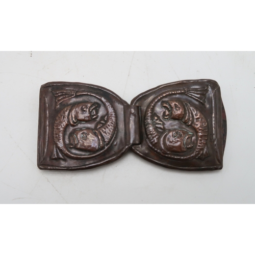 2233 - AN ARTS AND CRAFTS COPPER BELT BUCKLE, IN THE STYLE OF EDGAR SIMPSONdecorated with entwined fish, 10... 