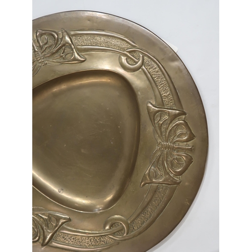 2225 - ATTRIBUTED TO MARGARET GILMOUR (1863-1942)Glasgow School, a brass charger embossed in low relief wit... 