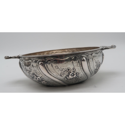 2417 - A PAIR OF 18TH CENTURY STYLE FRENCH SILVER ECUELLES AND COVERSprobably 19th century, with Paris disc... 