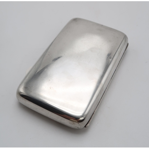 2422 - AN EDWARDIAN SILVER CIGAR CASEby Deakin & Francis, Birmingham 1903, of shaped rectangular form, ... 