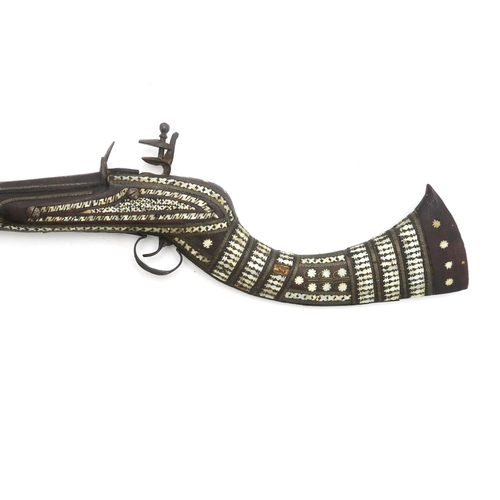 2554 - AN AFGHAN FLINTLOCK JEZAILThe lock-plate engraved 