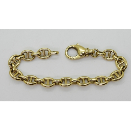 2702 - A MARINE CHAIN BRACELETthe clasp stamped with the Italian strike mark 750 for 18ct gold. length 18.4... 