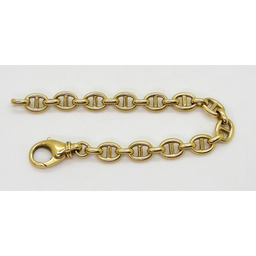 2702 - A MARINE CHAIN BRACELETthe clasp stamped with the Italian strike mark 750 for 18ct gold. length 18.4... 