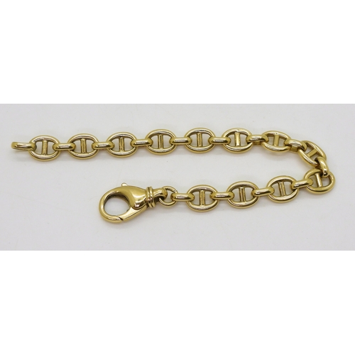 2702 - A MARINE CHAIN BRACELETthe clasp stamped with the Italian strike mark 750 for 18ct gold. length 18.4... 