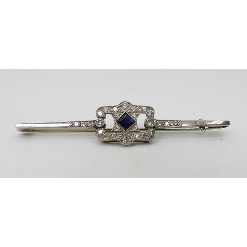 2728 - A SAPPHIRE & DIAMOND BROOCHset with a square cut sapphire and brilliant and eight cut diamonds w... 
