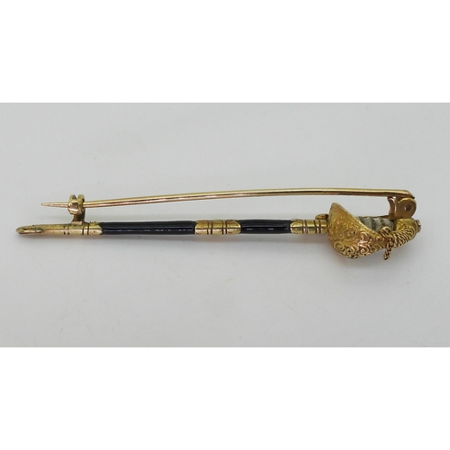 2732 - ROYAL NAVY OFFICERS SWEETHEART BROOCHthe officers sword is made in bright yellow metal with decorati... 