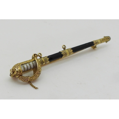 2732 - ROYAL NAVY OFFICERS SWEETHEART BROOCHthe officers sword is made in bright yellow metal with decorati... 