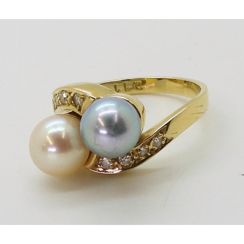 2733 - A TWIN PEARL RINGmounted in 18ct gold, with estimated approx 0.11cts of brilliant cut diamonds set t... 