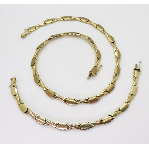 2746 - A 9CT GOLD SUITEcomprising of a necklace and matching bracelet, with brushed oval and shiny kiss sha... 