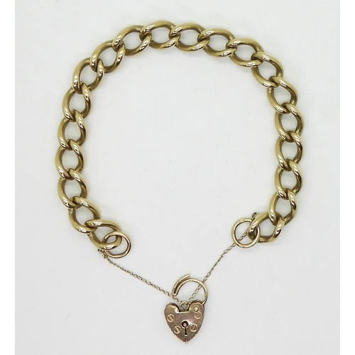 2750 - A CURB LINK BRACELETin solid 9ct gold with heart shaped clasp. Length 20.5cm, weight 35gms... 