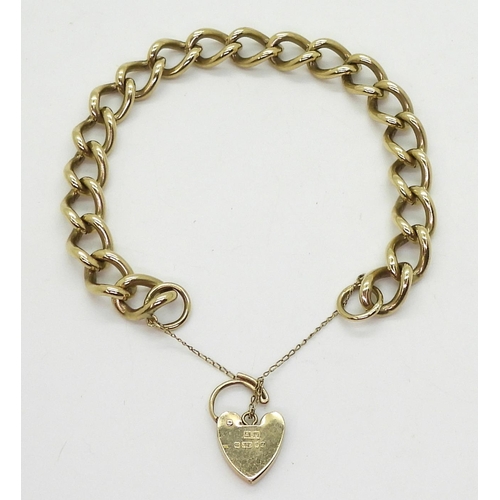 2750 - A CURB LINK BRACELETin solid 9ct gold with heart shaped clasp. Length 20.5cm, weight 35gms... 