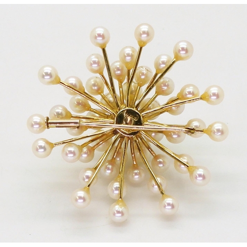 2774 - A 14K RETRO STAR BROOCH14k yellow gold mounted throughout with pearls, approx diameter 5cm, weight 1... 