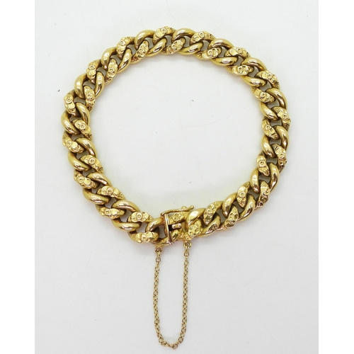 2776 - A FANCY CURB CHAIN BRACELETmade in bright yellow metal with continental hallmarks, every other link ... 